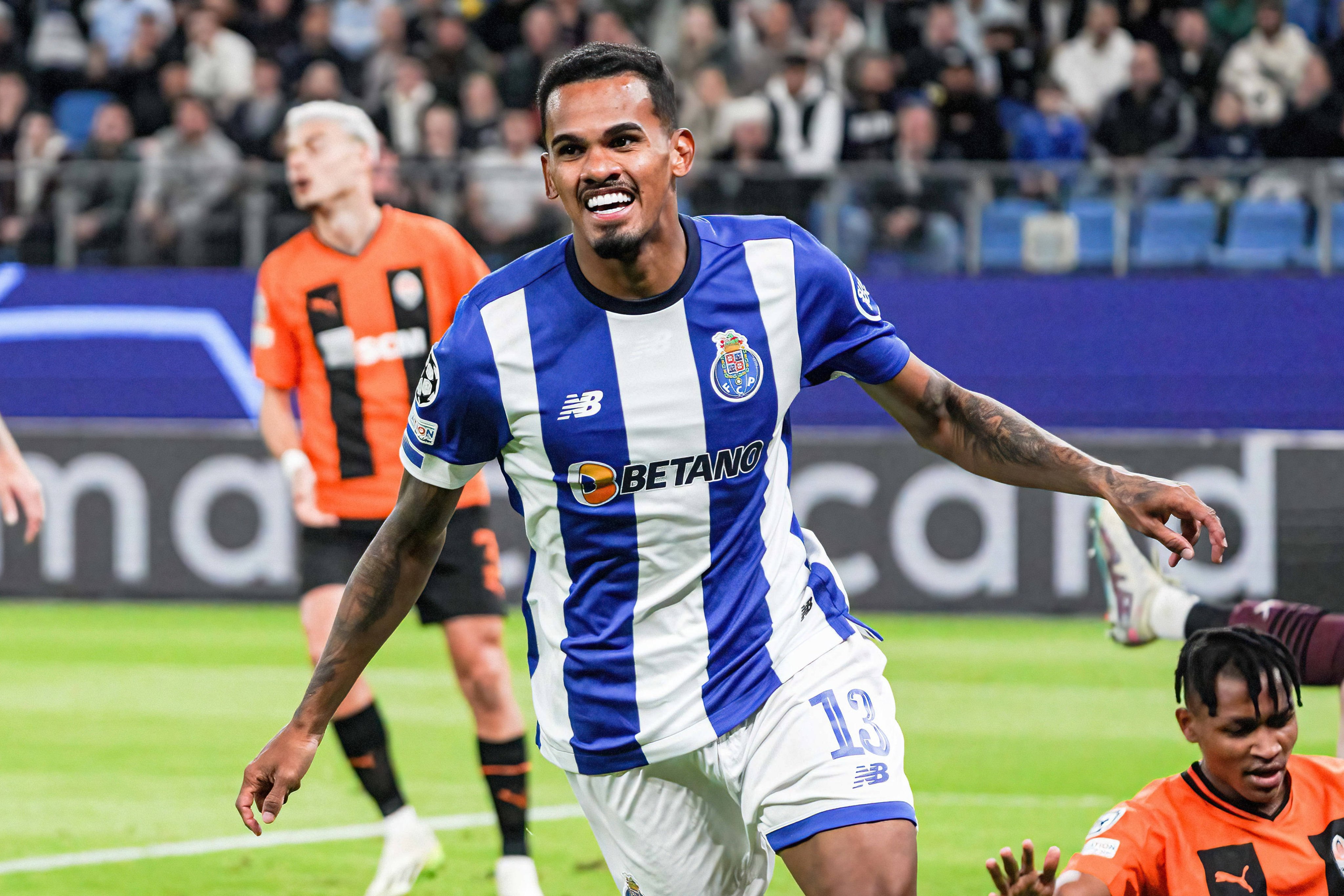 X-এ Sofascore: " | FOCUS Wenderson Galeno led Porto to a 3–1 win over  Shakhtar Donetsk in Hamburg this evening:  44 touches ⚽️ 2 goals  3  shots/3 on target (0.62