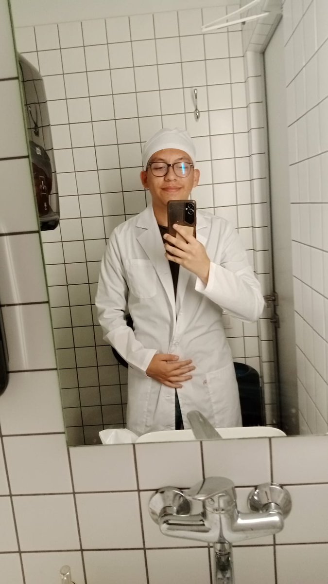 kartiedas's tweet photo. @XavierOZevallos Gabriel Vaca Artieda estudia medicina ya un año. Mucho dolor como familia verlo partir pero con la alegría que va en busca de sus sueños. https://t.co/AItpkYorl5