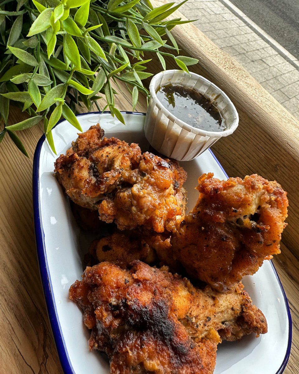 Spicy Chicken Wings.
Those skinless, fried wings coated in delicious Caribbean spices. Steamed in the oven to create moist, fall off the bone #chickenwings

#parkstreetkitc1 #moderncaribbeanfood #Caribbean #jamaicanfood #jamaicancuisine #lovewellington #jamaicanwings #hotwings