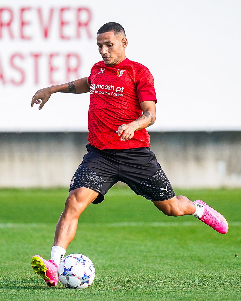 Modo Champions 🔛 Amanhã todos à Pedreira! 🔴⚪️
#SCBraga #PorMais #Work #Training