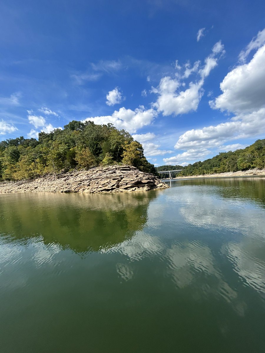606kygirl2's tweet image. A beautiful day on the lake @_LakeCumberland @caverunmarinas @Kentuckyweather @JimWKYT @JoleneBlevins01 @thekyniche @Michael8301973 @EveryThngKy
