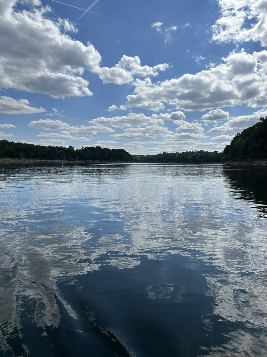 606kygirl2's tweet image. A beautiful day on the lake @_LakeCumberland @caverunmarinas @Kentuckyweather @JimWKYT @JoleneBlevins01 @thekyniche @Michael8301973 @EveryThngKy
