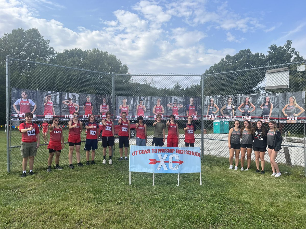 OTHS_XC's tweet photo. Thank you seniors! #othsxc #offandrunning https://t.co/XF3KJZ3ekv