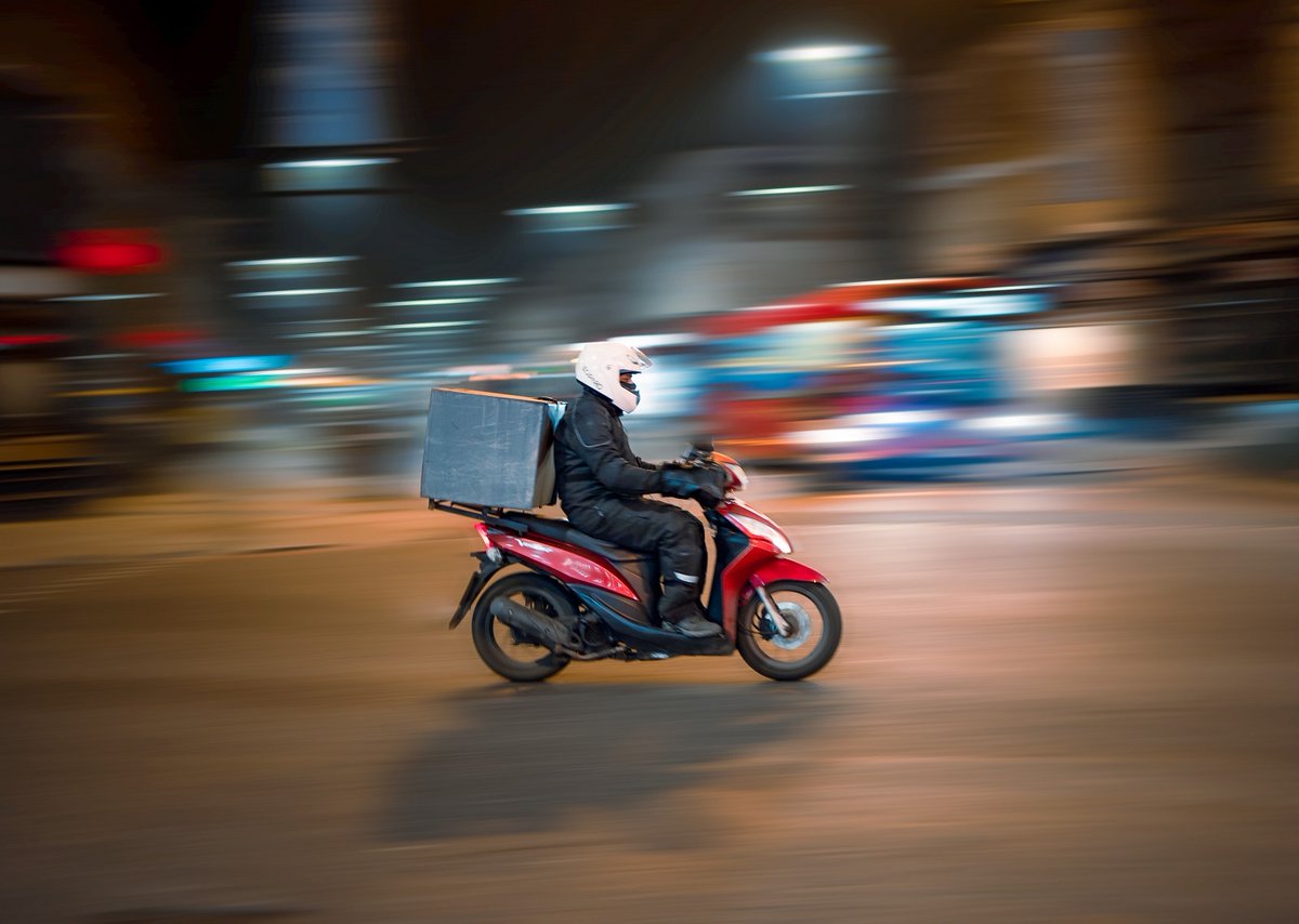 fayaz_king's tweet photo. ๐ #GigFuture:
The "Uberisation" has changed work paradigms, shifting from traditional roles to on-demand services. This revolution brings flexibility & convenience, but we must address the underlying worker rights & securities in this ecosystem. ๐๐ฒ https://t.co/GqHXDpcg69 https://t.co/P1hdxyFgWd