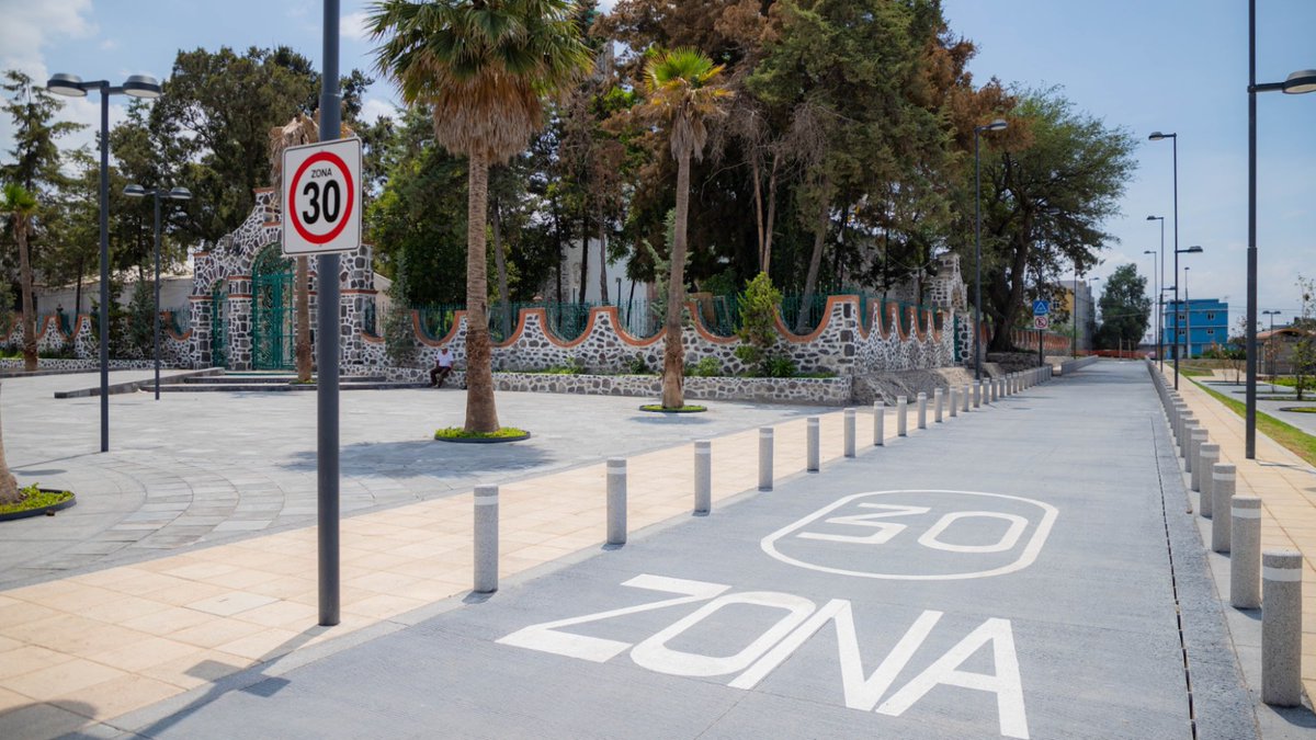 MeyerFalcon's tweet photo. ¡Buenas noticias! Hoy se publicó en el @DOF_SEGOB la 3era NOM en la historia de la @SEDATU_mx, todas en esta administración.

Es sobre señalización y dispositivos viales para calles y carreteras en 🇲🇽

Además hoy iniciamos la consulta pública de nuestra cuarta NOM. Va breve🧵 https://t.co/uV07FpivYT