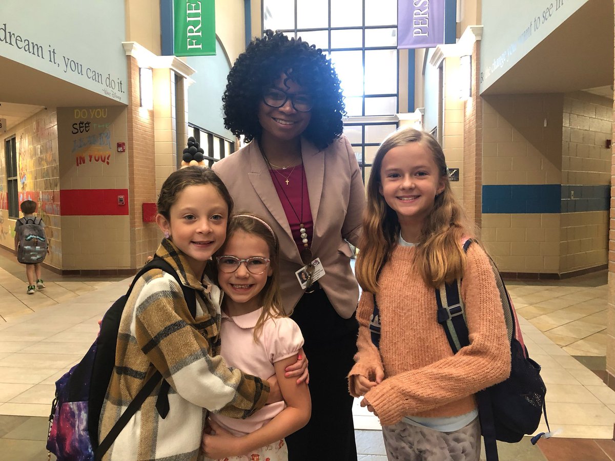 AlvatonElem's tweet photo. 🎉Our Morning greeter has done an amazing job this week greeting all of the Bluebirds as they come in the building! Great job, Anderson! 🎉💙🩵💙🩵💙 #AESpride https://t.co/xa4EoiMVHW