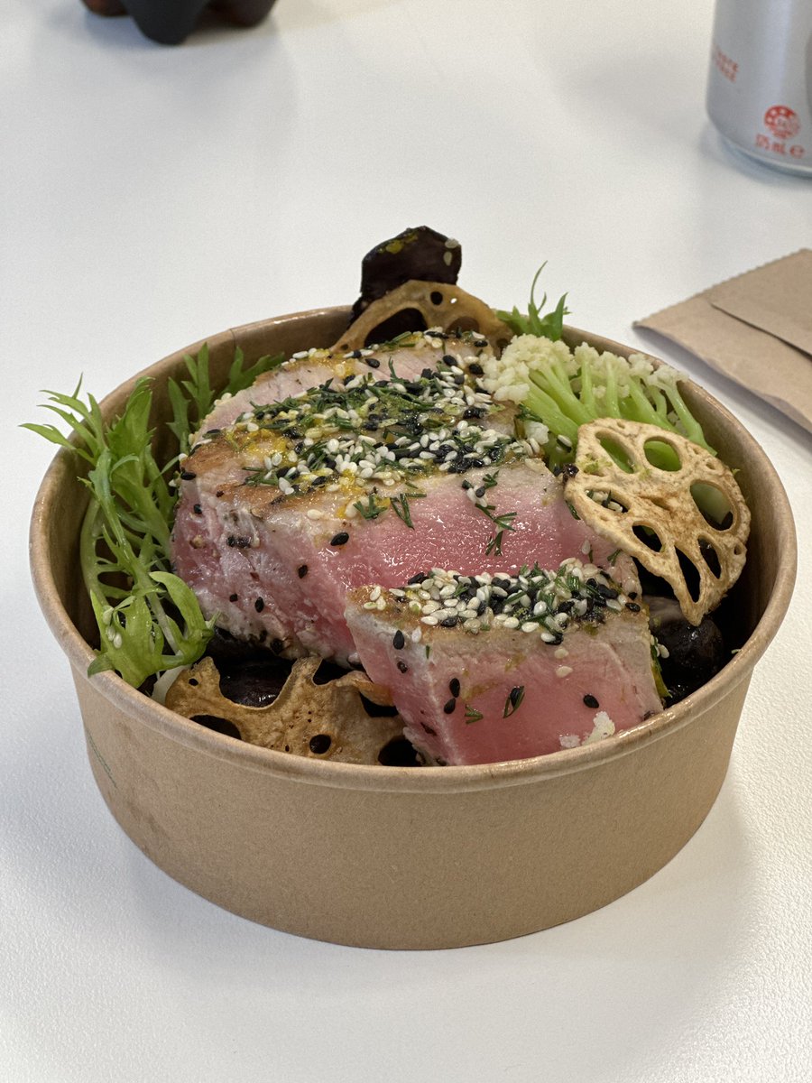 Lucie_Cocker's tweet photo. Hospital canteen food in Australia is on an entirely different level. 

It makes a huge difference to staff moral and health. 

Rare seared tuna, purple potatoes, edamame, cauliflower. https://t.co/pVPTUWQp5z