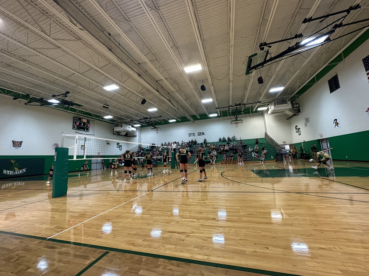 FMSKnightsVB's tweet photo. Our girls played hard tonight against Ste. Gen.  8th grade Gold pulled off a win in the third set. 7th grade Gold went to 3 but fell short of a win. https://t.co/Y2S0vS84DE