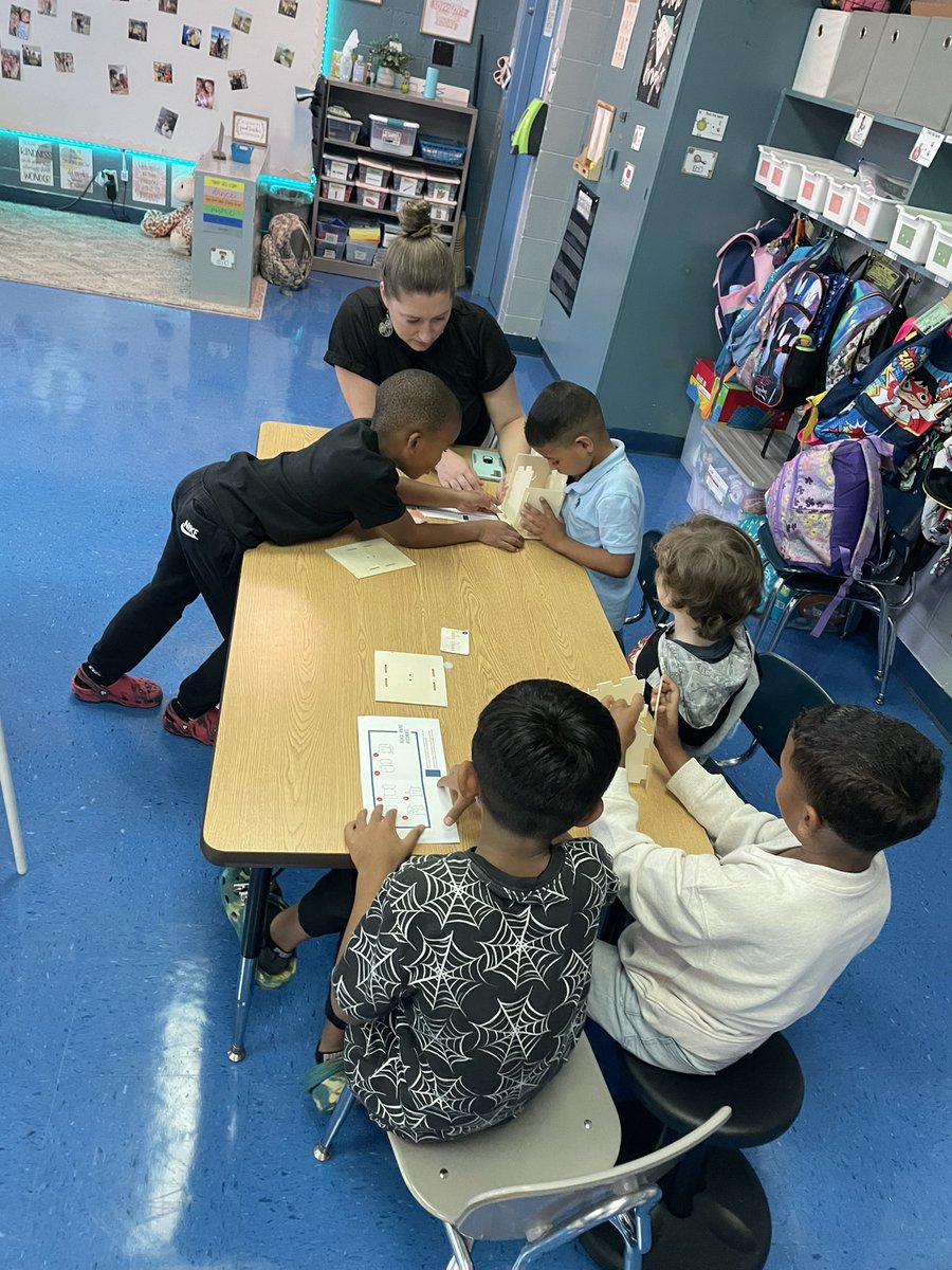 Birdhouse Bananza 🐥🦆🦜 we focused on using our habits of character while building today #SPS #collaboration #initiative #perseverance