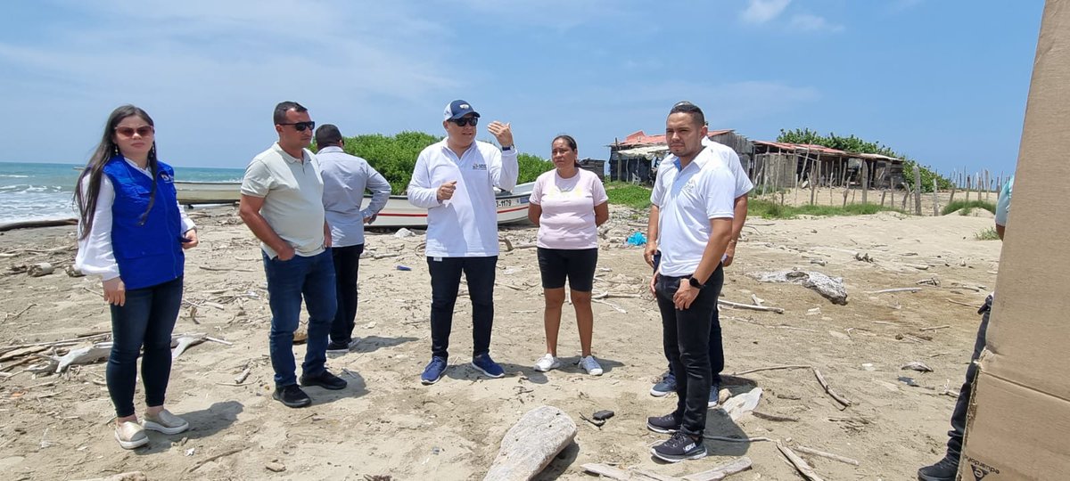 AUNAPColombia's tweet photo. #ProgramaDeFomento
El director de la #AUNAP, Alan Zumaqué, estuvo en #SanJuanDeAcosta, #Atlántico, haciendo entrega de un motor fuera de borda 🛥️ y un kit de seguridad a la Asociación de Pescadores de Bocatocino.🎣
Así apoyamos los proyectos productivos de las comunidades. https://t.co/tLTvxVn1tO