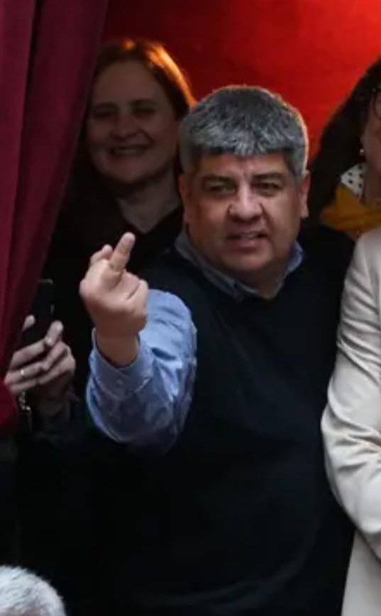 FerIglesias's tweet photo. Listo. Un cheque de $1.250.000 a los bolsillos del 5% que más gana entre los trabajadores. 8 salarios promedio. 14 jubilaciones mínimas.
Costo? 6 meses de inflación interanual prevista del 300%. Riesgo de híper. A favor: masistas y libertarios.
Pablo Moyano nos manda este mensaje https://t.co/uwEcuTcljG