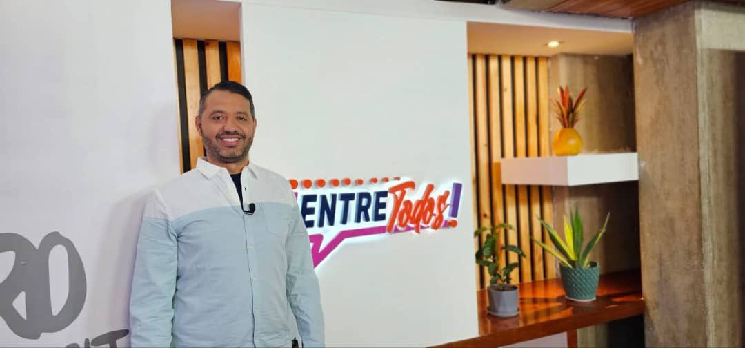 LuisJonasReyes's tweet photo. En nuestro programa “Entre Todos”, seguimos mostrando parte de los trabajos que realizamos en favor de nuestro pueblo. Anunciamos la entrega de un conjunto de obras y el inicio de nuevos trabajos que nos van a permitir  consolidando sectores populares! https://t.co/qA3Bh2nXHs