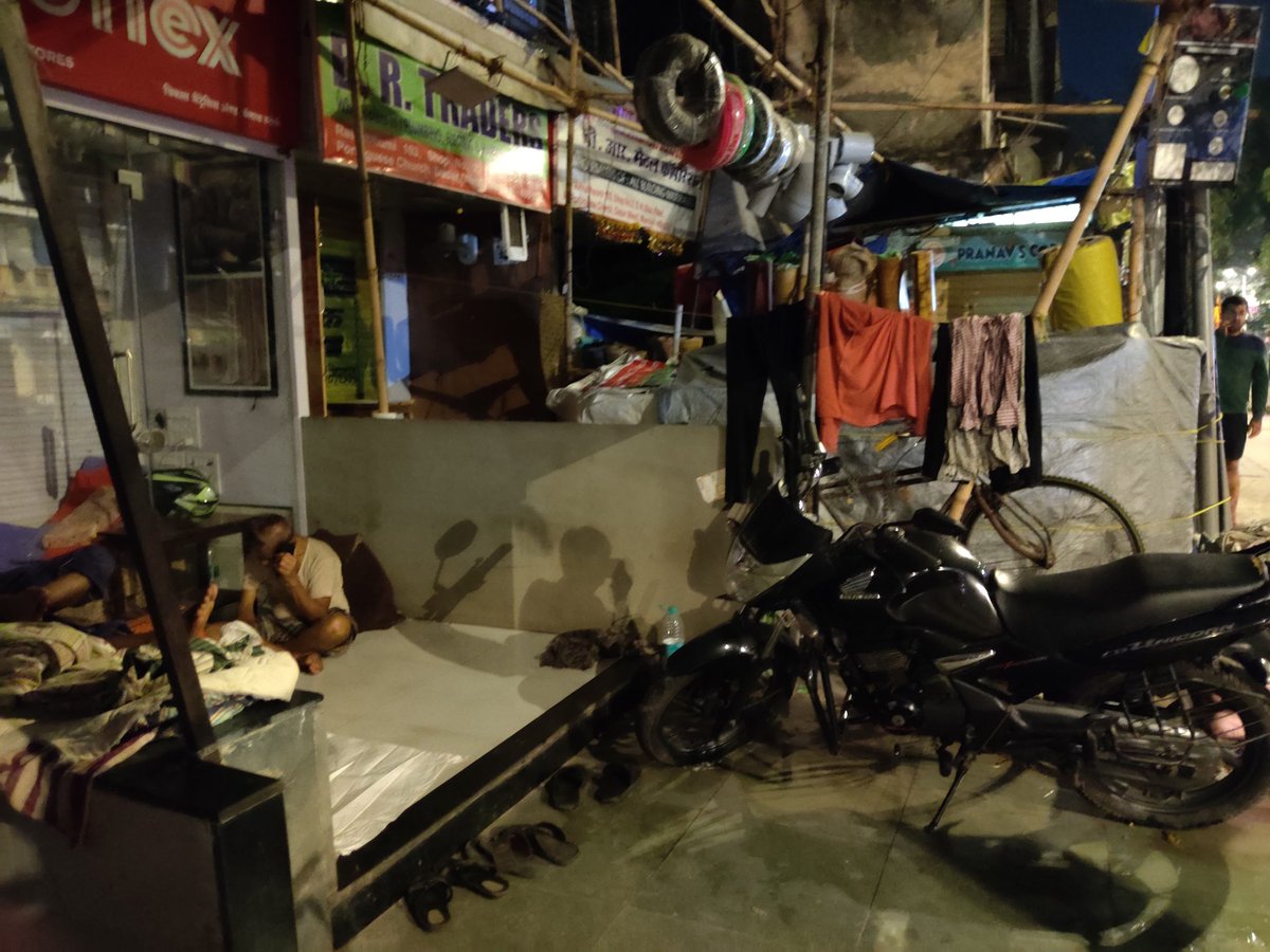 SumitNaik26's tweet photo. @mybmc @mybmcWardGN @IqbalSinghChah2 @mieknathshinde @PMOIndia @OfficeofUT @mumbaimatterz  This images highlights incompetence of BMC and it's officials to act on a complaint since months and risking lives or individuals , This is at dadar west opposite Nabur Guruji school. https://t.co/l3UlMqPWhR