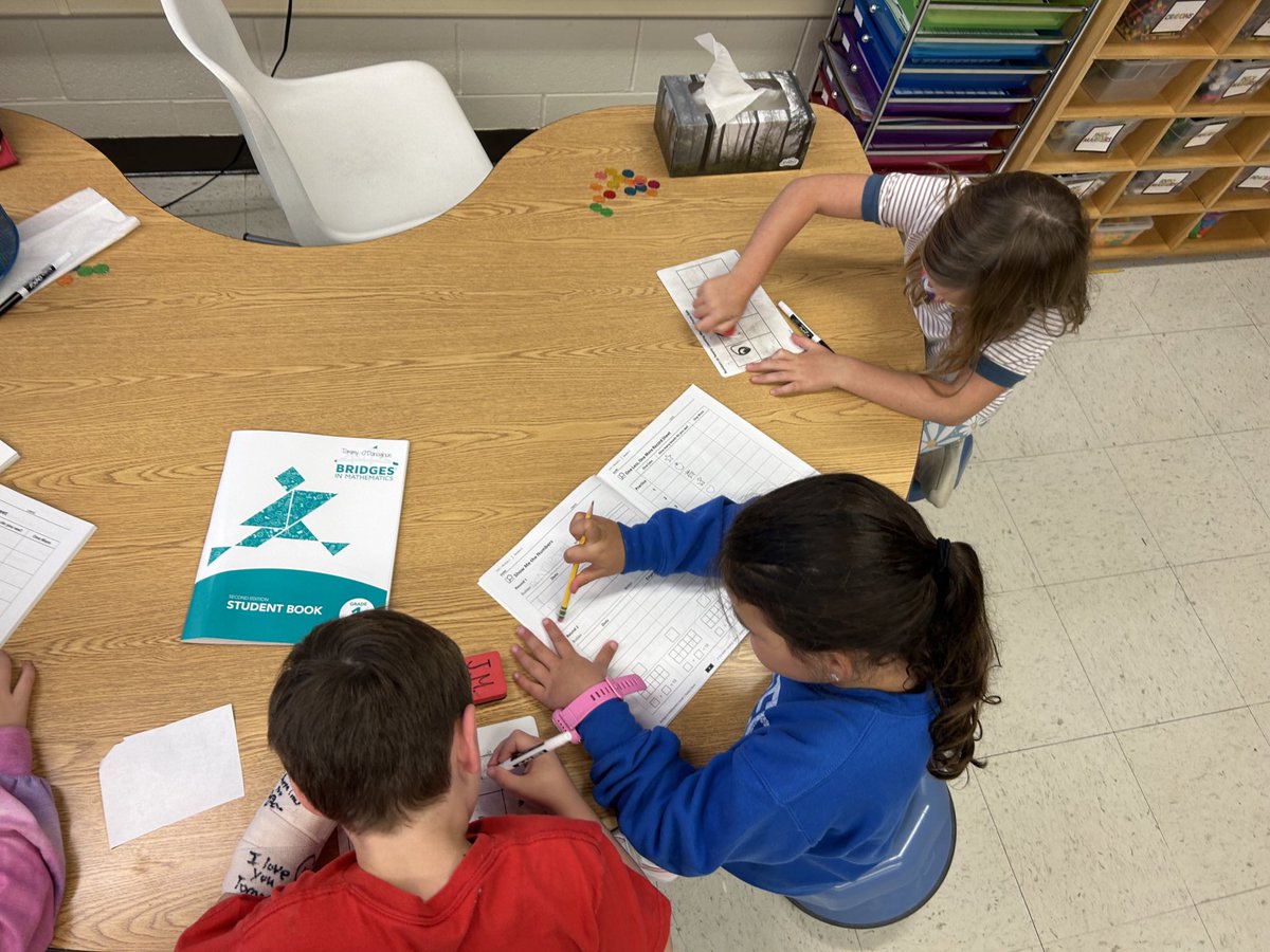 MissSprowls2022's tweet photo. Students worked together today to figure out different ways to make 10 using ten frames! What a fun way to add to ten! #112Leads #wt112 https://t.co/n95JN2KxLA