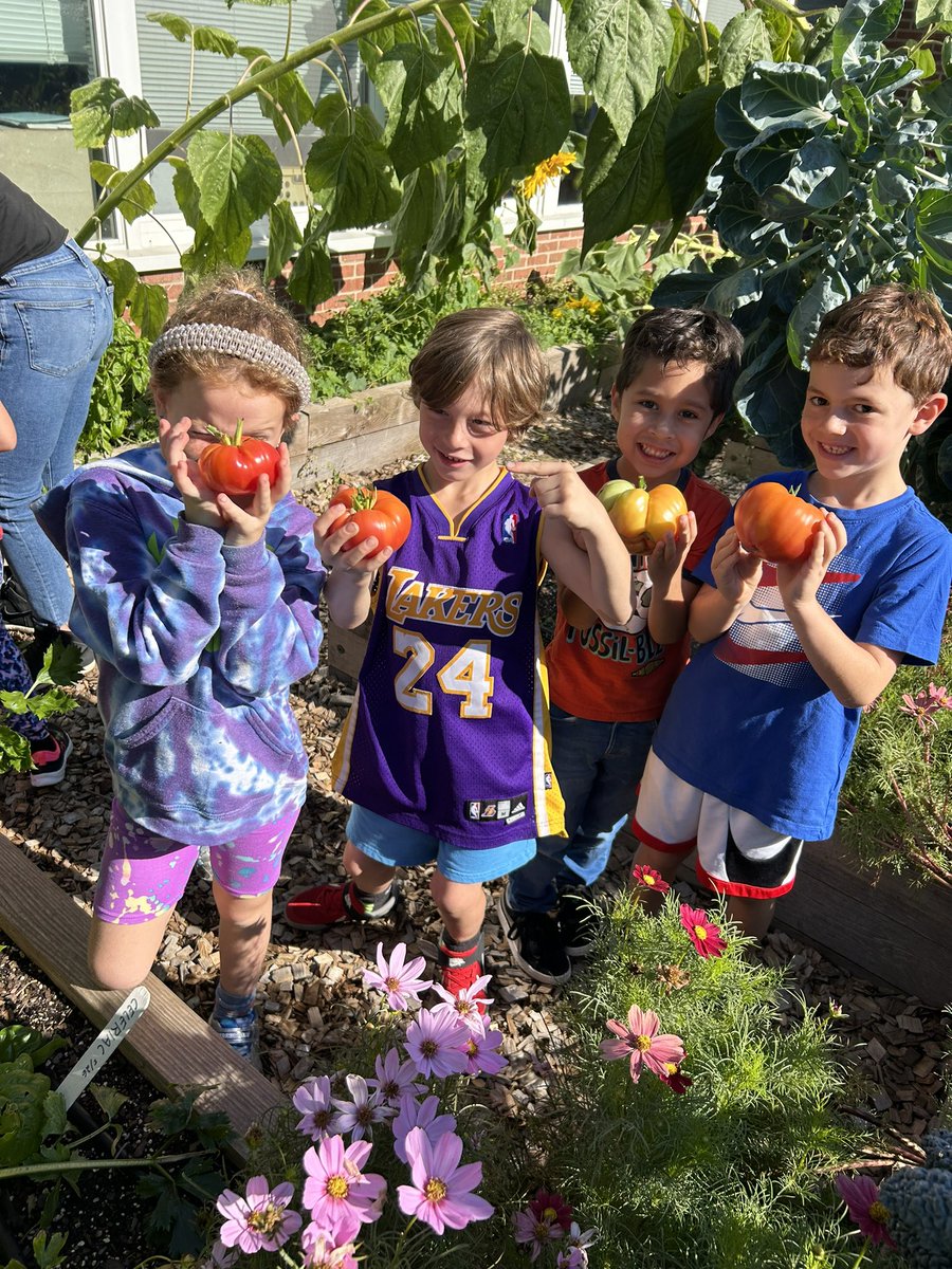 MissSprowls2022's tweet photo. 1S had an awesome time in the garden last week! #wt112 #112Leads https://t.co/XWcRieguBX