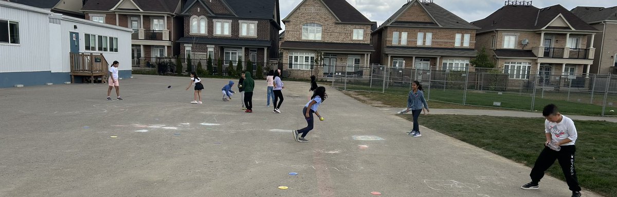 Daily Physical Activity (DPA) gives our brains and bodies what we need to be at our best! Playing a class favourite, Catch It Keep It peuniverse.com/video/catch-it… <a href="/pe4everykid/">Mike Graham</a>