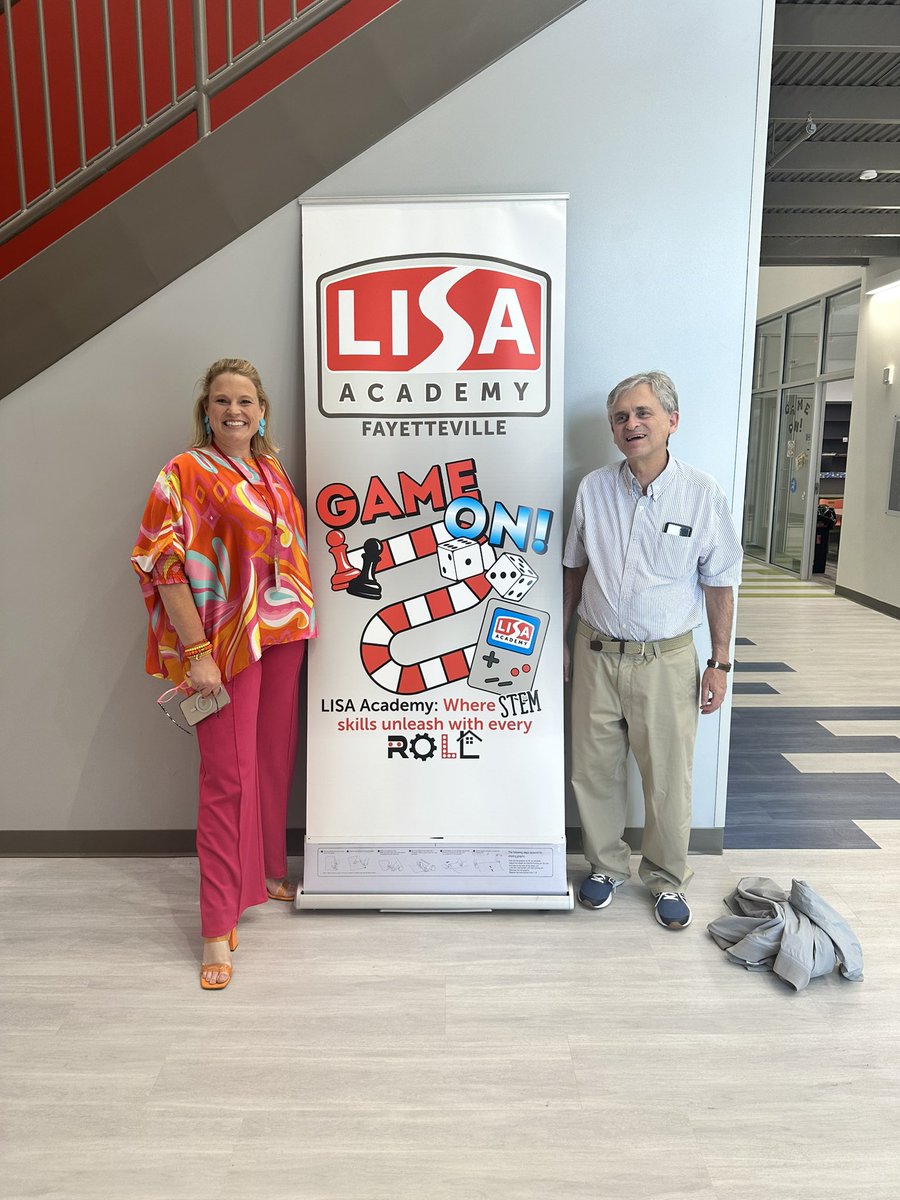 LISAAcademy's tweet photo. @UArkansas Dr. Robert Maranto visited @LISA72704 on Monday to provide a generous donation and enjoy a short tour! #LookintoLISA #GameOn https://t.co/ldPjRXyPem