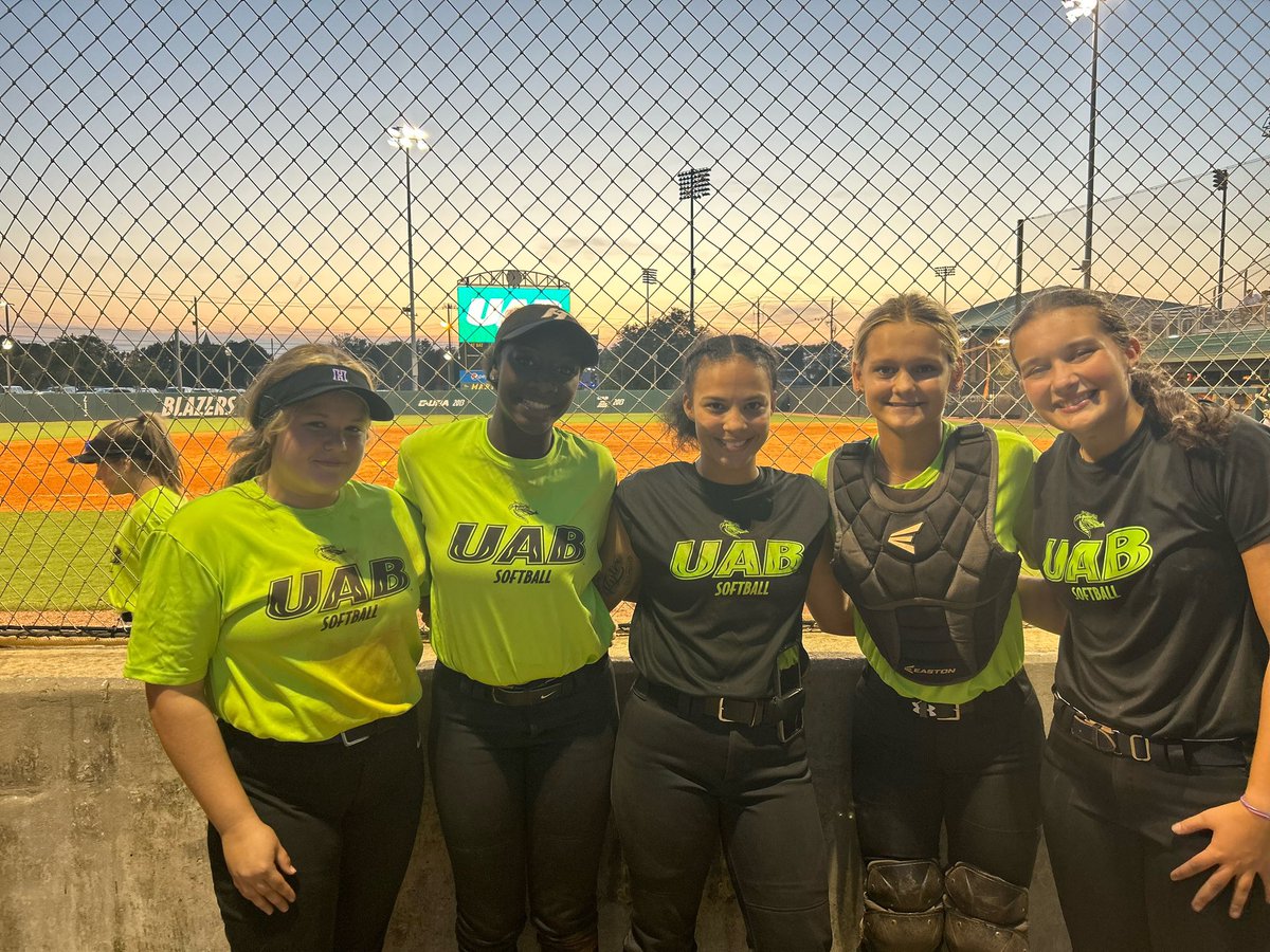 Thank you so much @AJDaugherty1 and @UAB_SB for hosting our players on Tuesdays! They have 💚 every minute of getting a chance to play! Go Blazers!💛 @AhKeelaHoneycu1 @Charliechiass26 @Eliz_Yother @leah_cottingham @Owen11Carmen @NextLevelWillis