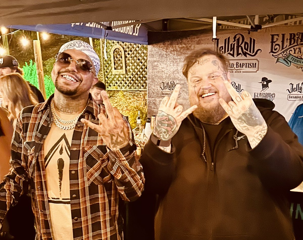 DJPAULKOM's tweet photo. Slow Feet Don’t Eat‼️ Get Up n Get At It, Daily‼️

@jellyroll615 @NateDiaz209 @three6mafialife 
#tour #tourlife #backroadbaptismtour #backroadbaptism https://t.co/uDyYPaUQsx