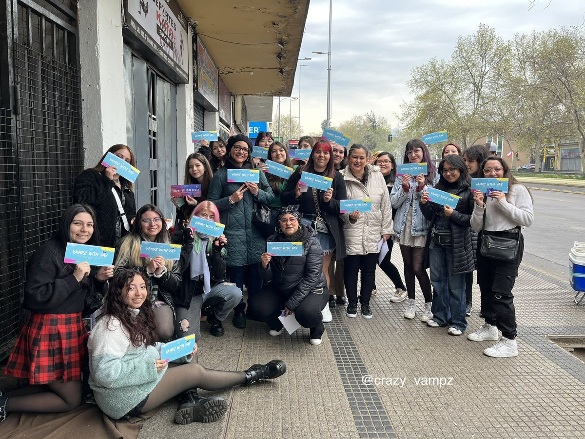 Crazy_Vampz's tweet photo. 🦇 VAV EN CHILE 🇨🇱 ✨
Gracias por tanto VAMPZ 🫶🤗 El mejor país de Chile 🤭
Freebies para VAMPZ 🦇
#VAV #VAVLatinTour #VAVLatinTour2023 #VAVinChile @VAV_official @twt_VAV https://t.co/8nUIYpnbiM
