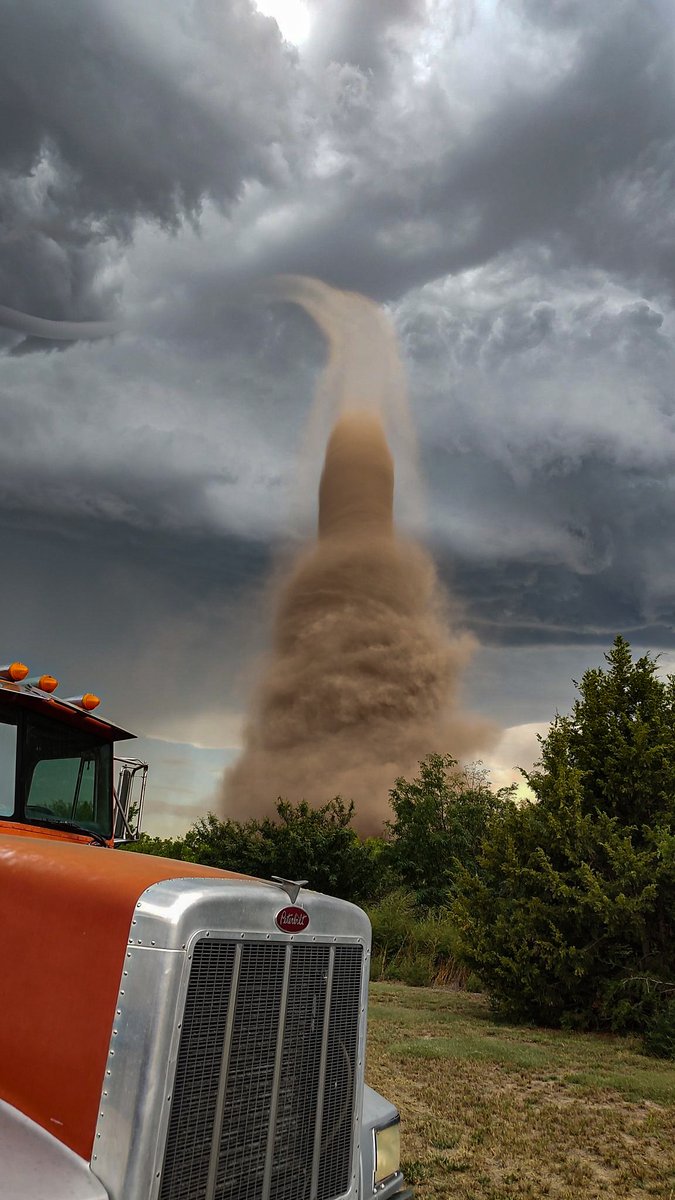 LiveStormChaser's tweet photo. Incredible landspout tornado this evening in Nekoma, Kansas!

LSC Viewer: Clinton Kershner https://t.co/4N5XsOEh91