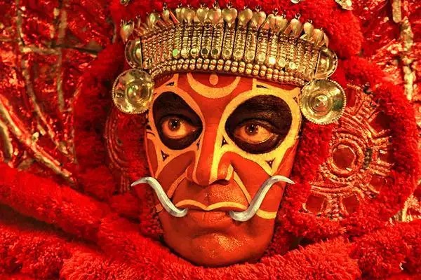 filmsandstuffs's tweet photo. Just finished rewatching the masterpiece, Kamal Haasan's Uttama Villain, and it continues to leave me in awe.

One of the greatest written films in Indian cinema of all time. https://t.co/4AozhyudsX