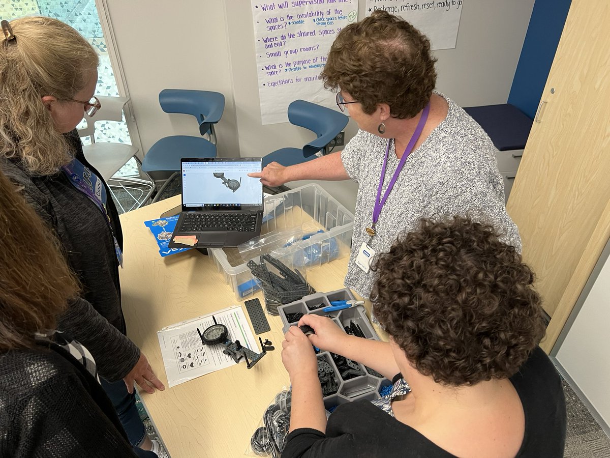 NickStoyas's tweet image. Day Two of #PLTWLaunch training! Today we learned about simple machines, sketching and designing our own prototypes!!  #WeAreD205