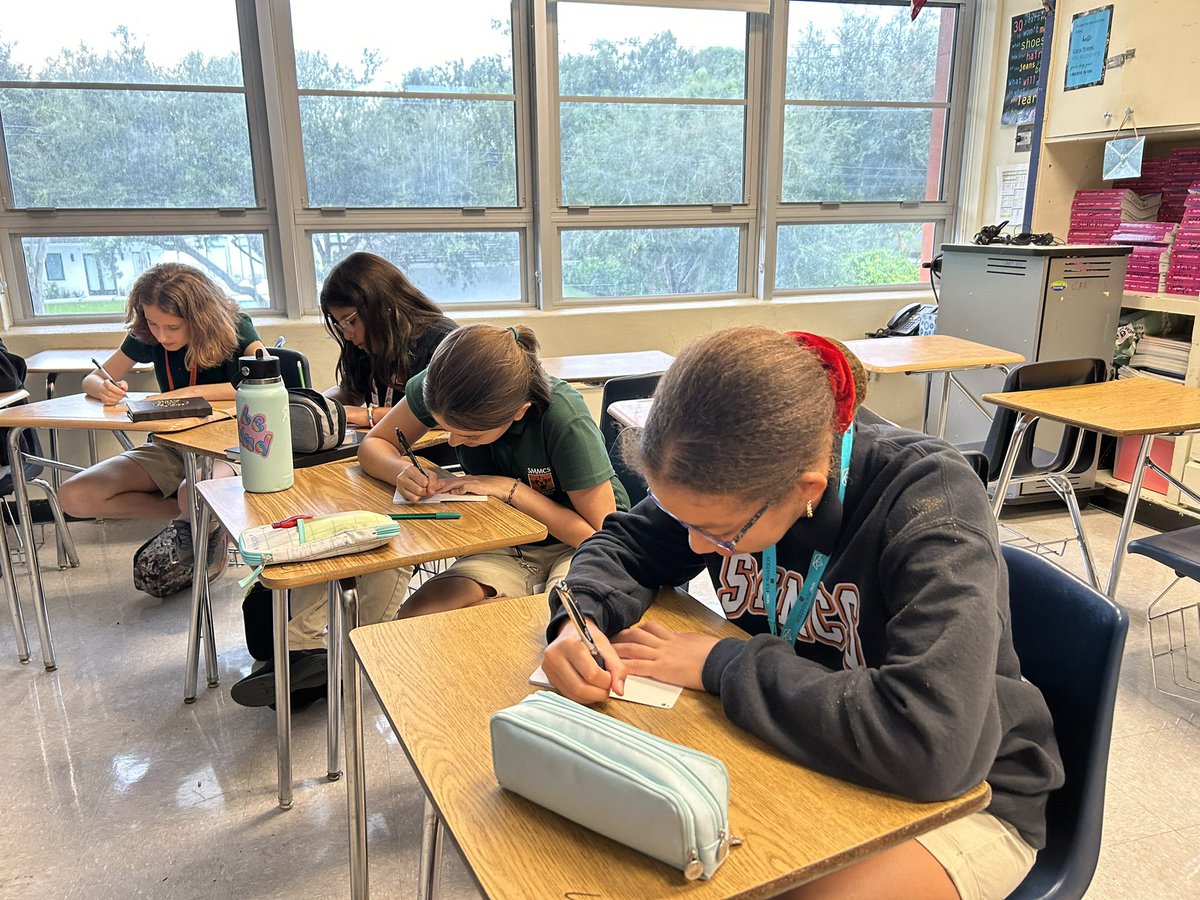 IEnrizo's tweet photo. South Miami Middle’s poetry club is inspired to create with Ms Lawrence! @smmcswildcats @MDCPSCentral #BragAboutMySchool
#MDCPSYourBestChoice https://t.co/ddatwd0ks3
