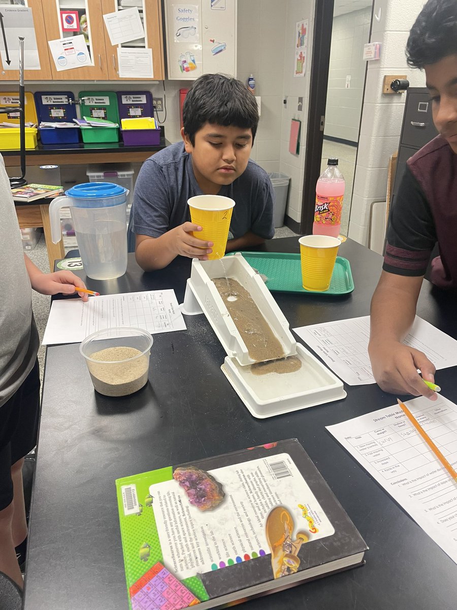 lang_science's tweet photo. Lab day! Creating channels created by flowing water. https://t.co/sfpVf0qO33