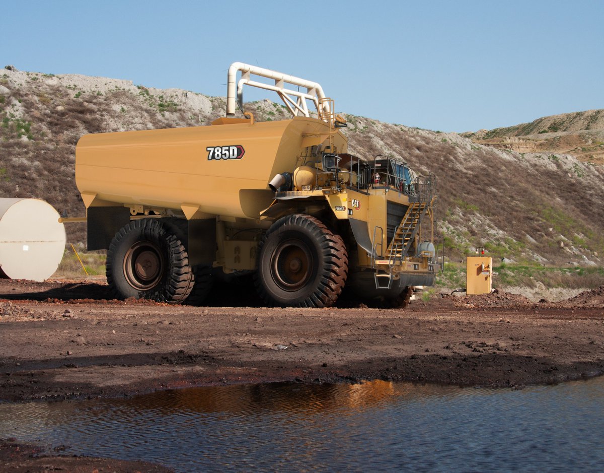 im_mining's tweet image. Built on the proven @CatMining 785D platform, the new Cat 785D Water Solutions Truck with Cat #WaterDelivery System offers a smarter way to maintain haul roads using less water with an integrated 121,133 l Cat #watertank &amp;amp; Cat #MineStar Edge™ connectivity tinyurl.com/5b3as553