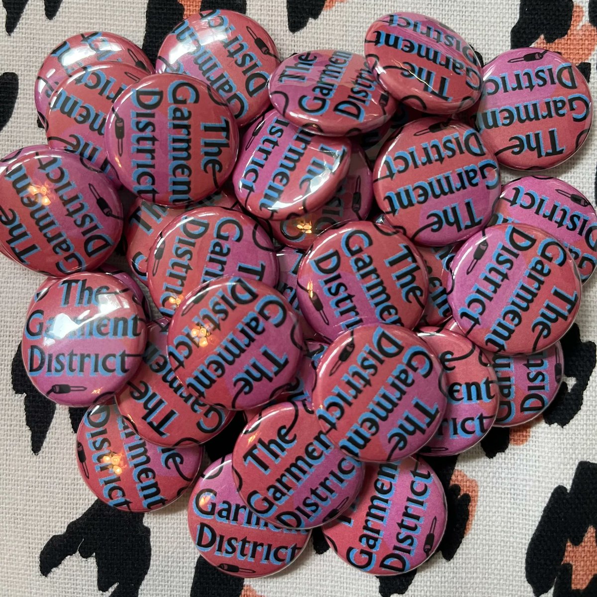 HHBTMrecs's tweet photo. Over the next few days we’ll be sharing some of the preorder items coming with @garmentdis’s ‘Flowers Telegraphed to All Parts of the World,’ out Friday. Here are the 1” buttons that come with the Deluxe LP. #hhbtm #garmentdistrict #indiepop #retrofuturism #elephant6 #e6 https://t.co/6LO3WhpnUW