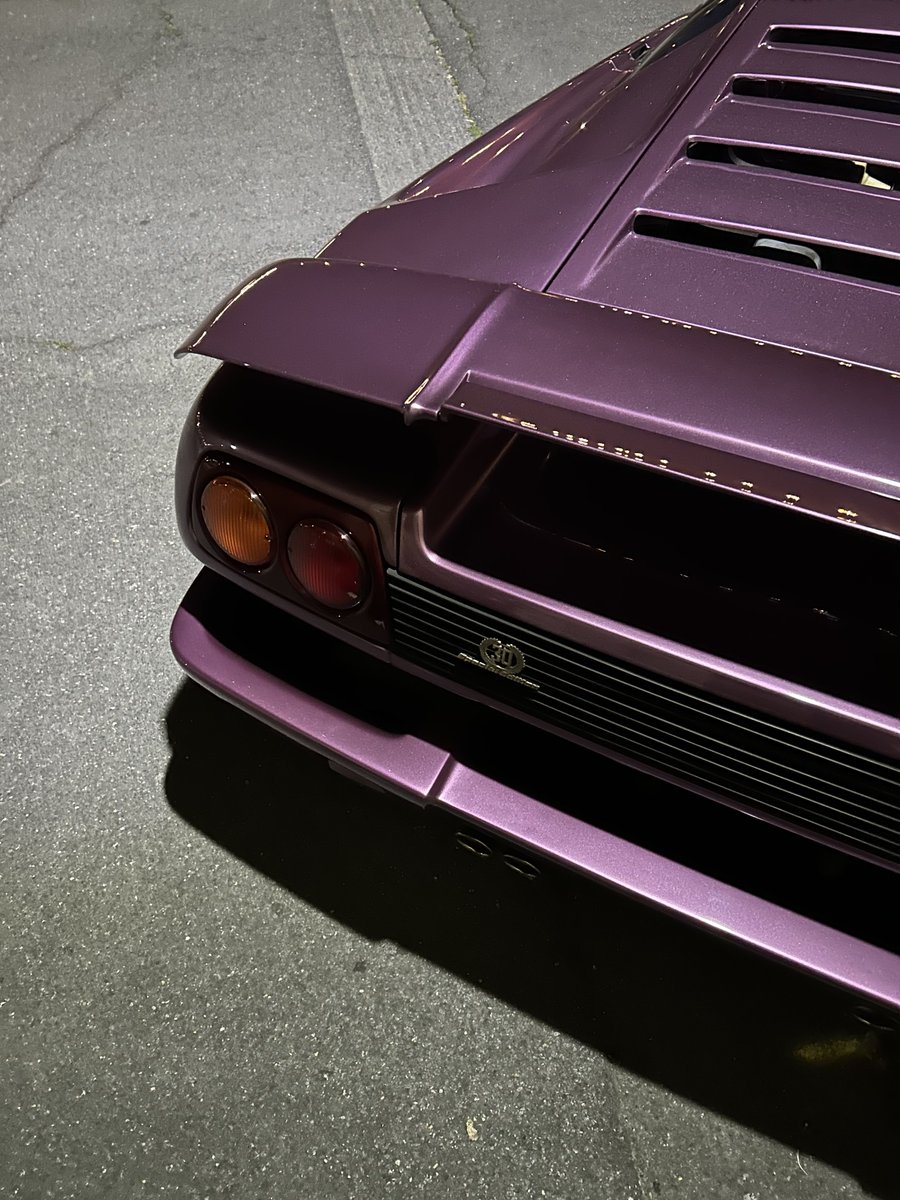 LaMontre18's tweet photo. Pour la soirée de présentation de la Revuelto , le groupe Schumacher ,  distributeur français de Lamborghini a ramené sous le pont Alexandre III , les modèles les plus emblématiques de la marque

Notamment cette Diablo SE30 , premier des 150 exemplaires de cette série spéciale https://t.co/263XQYYwSR
