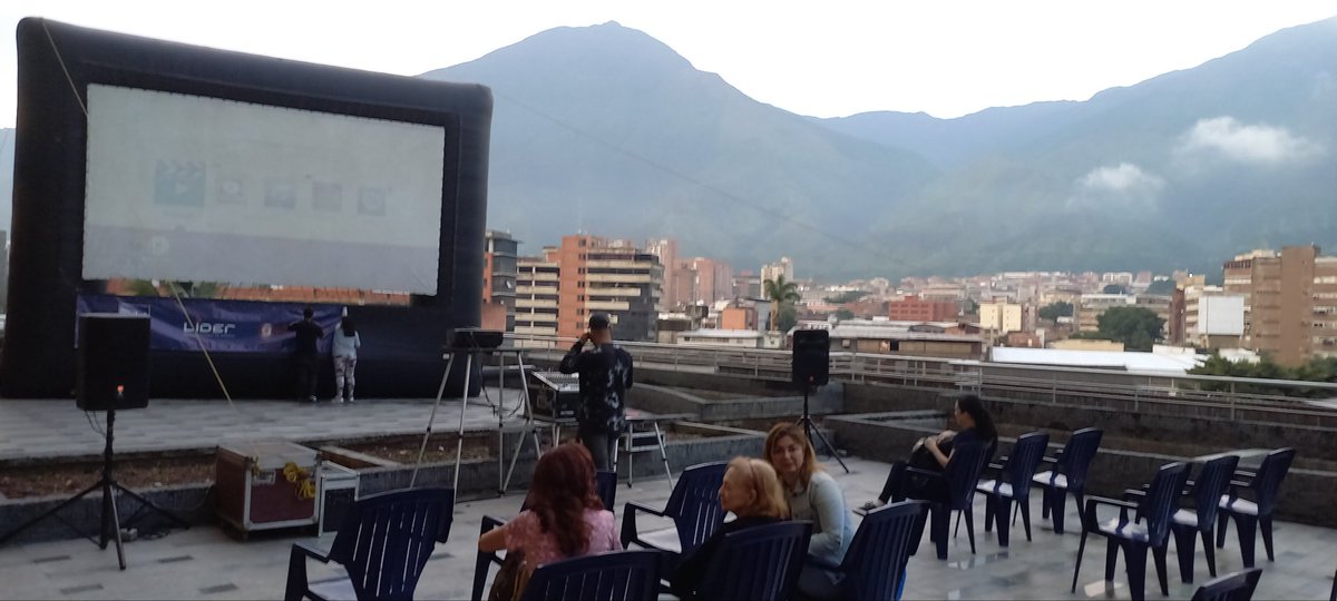 Gran_Cine's tweet photo. ¡Cine Ávila Líder!
Continúa en la
Terraza de la Feria del @CCLIDER
Con la película
LA VIRGEN NEGRA
de @icastillocottin
🗓#Sab23
🕡#6pm
Programa #Tiempo
¡Entrada Libre!
@Gran_Cine
@bernardorotundo
@palospanasprod
@galeriaodalys
@IrapAlejandria
@pabloblancorod https://t.co/F7ErUaHELM