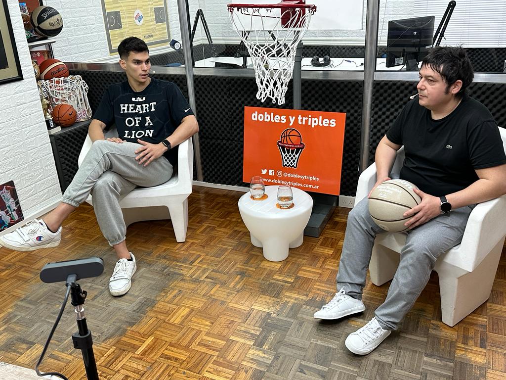 doblesytriples's tweet photo. Listen to "doblesytriples en UCUWeb: Facu Vázquez" by doblesytriples. https://t.co/UPYwZAWrH5
@facuvaz22 @ucuweb @basquetplatense @LigaNacional @macarenalou16 @adaniyasebas #FacuVázquez #FacundoVázquez #LigaNacional #UCUWeb #doblesytriples #UCUPlay #doblesytriplesplay https://t.co/JPBGVkVz2R