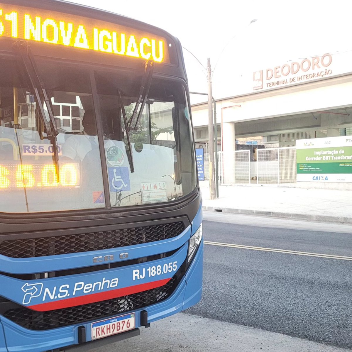 equipemobflu's tweet photo. DEODORO | Terminal Intermodal

Com a inauguração do Terminal de Deodoro, previsto para está quarta-feira (20/09), novas linhas de ônibus serão criadas e outras terão o seu percurso alterado para alimentar o sistema da prefeitura do Rio. https://t.co/EXKbibuA5a