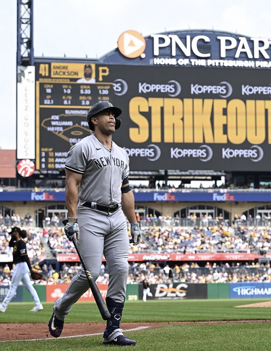 nyporchsport's tweet image. Giancarlo Stanton talks dropping himself in fantasy baseball playoffs:

“I had to cut the cord on me,” the Yankees slugger told Sirius Radio’s Lance Medow.

“Shoot, I started calling myself Mike it got so bad. Now and then, I hit some home runs, but the fact is, I don’t get on…