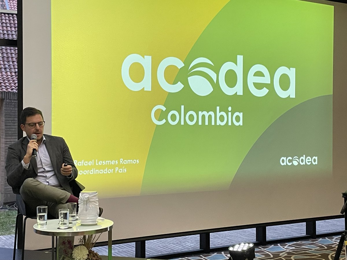 ⚠️🇨🇴 #CooperativismoPazyDesarrollo 
"Pensar a largo plazo, las y los productores tienen que ser capaces de pensar en procesos sostenibles en las cadenas de valor. En <a href="/acodea_/">Acodea</a> ponemos a las personas en el centro bajo el modelo: transferencia de conocimiento" Rafael Lesmes