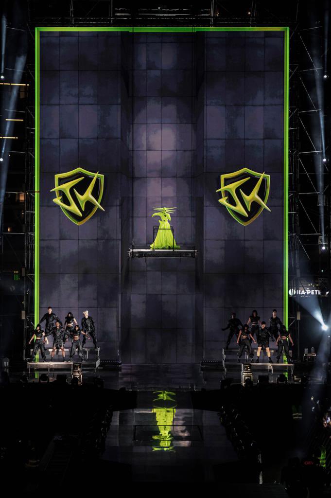 Opening act. <a href="/karlinbich/">Jelena Karleuša</a> promotion/ special event