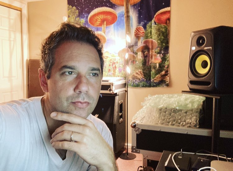 Ontologics's tweet image. Tennis the menace w/ the girlz + Dungeonnn. #AllInADaysWork #ThisIsFun