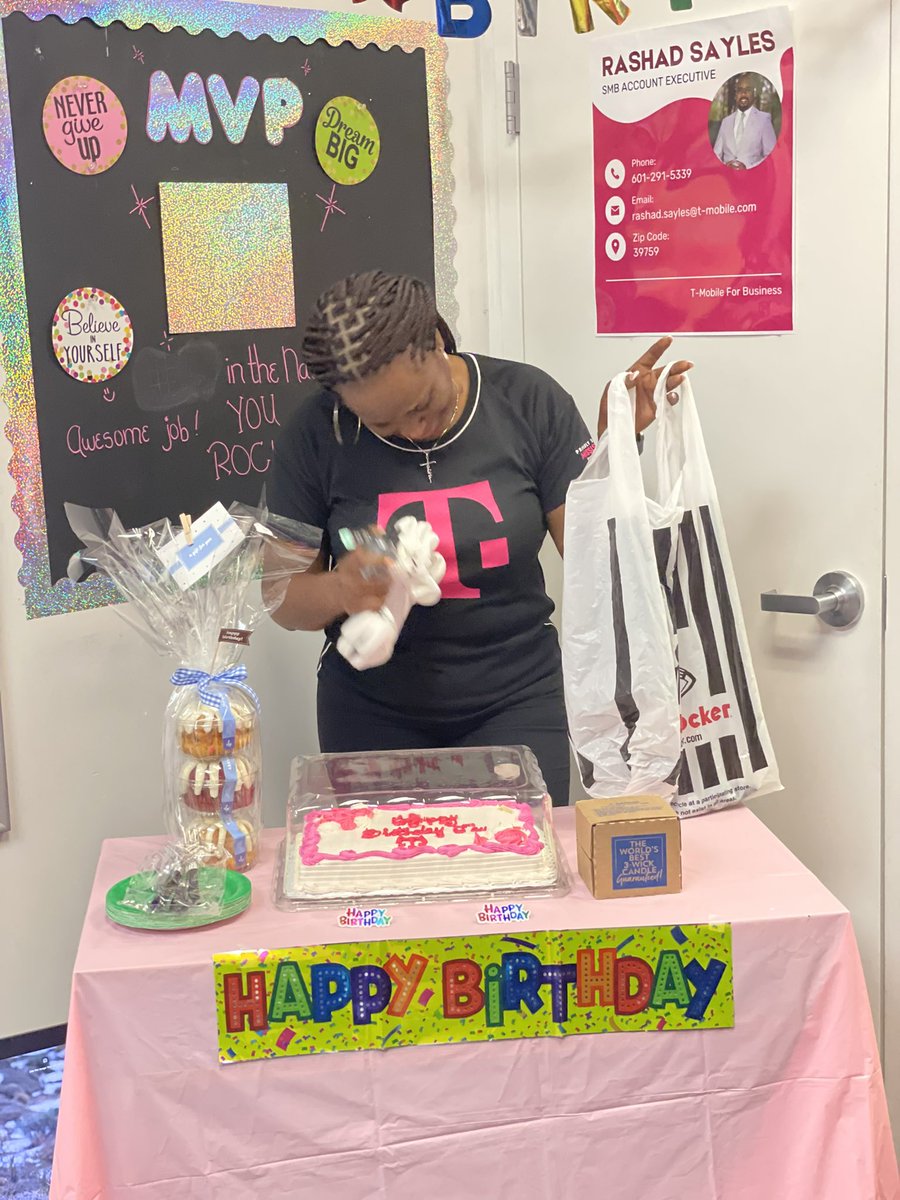 TMOSenwan's tweet photo. Big Happy Birthday 🎊 🎉 🎈 🎁 🎂  to a Top Tiger. We appreciate you all you do Jay!!

🐅 🐅 🐅 https://t.co/tlm6K0emto