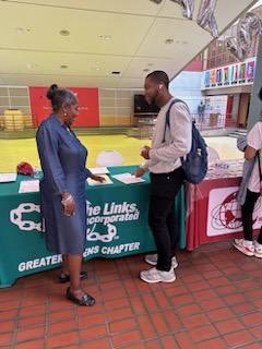GQL1996's tweet photo. Did you know that Today is National
Voter Registration Day!

#GQLinks held a Voter Registration at York College today and registered students to vote. For additional information and to Register to Vote
https://t.co/ruz46gZmT8

#GreaterQueensLinks #EALinks #linksinc https://t.co/C3uvQXU1UK