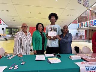Did you know that Today is National
Voter Registration Day!

#GQLinks held a Voter Registration at York College today and registered students to vote. For additional information and to Register to Vote
nationalvoterregidtrationday.org

#GreaterQueensLinks #EALinks #linksinc