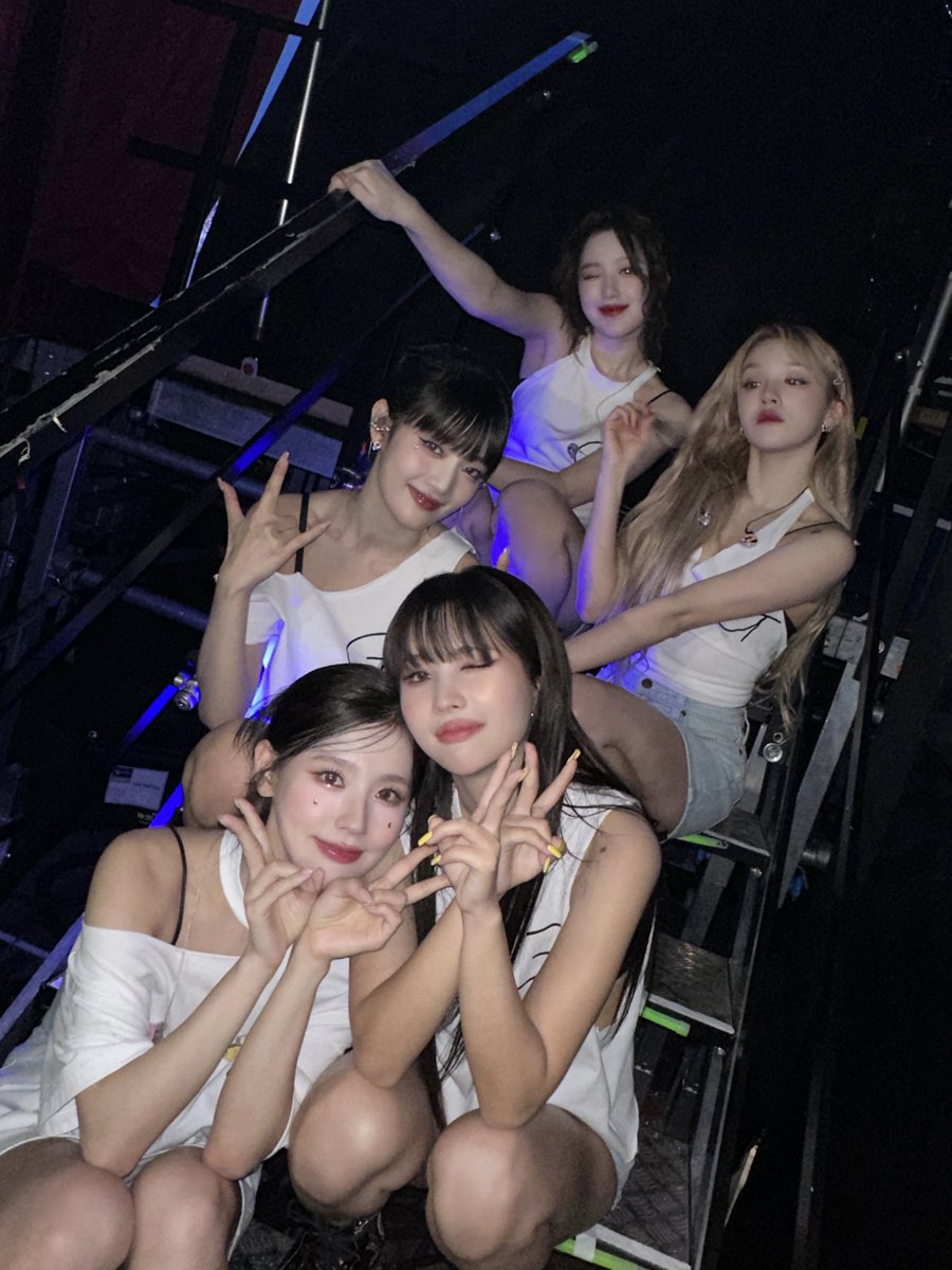 official_i_dle's tweet photo. [📸] 230919 @ #Iam_FREETY IN BERLIN DAY 2

네버버와 함께여서 페스티벌처럼 더욱 신났던 공연! 🎆
유럽 투어는 마무리되었지만, 그 추억들은 평생 간직할 거예요 🩵
마법 같은 ���루를 만들어줘서 고마워요! Danke Berlin ✨

#여자아이들 #GIDLE
#2023_GIDLE_WORLDTOUR https://t.co/1CYH51HB6M