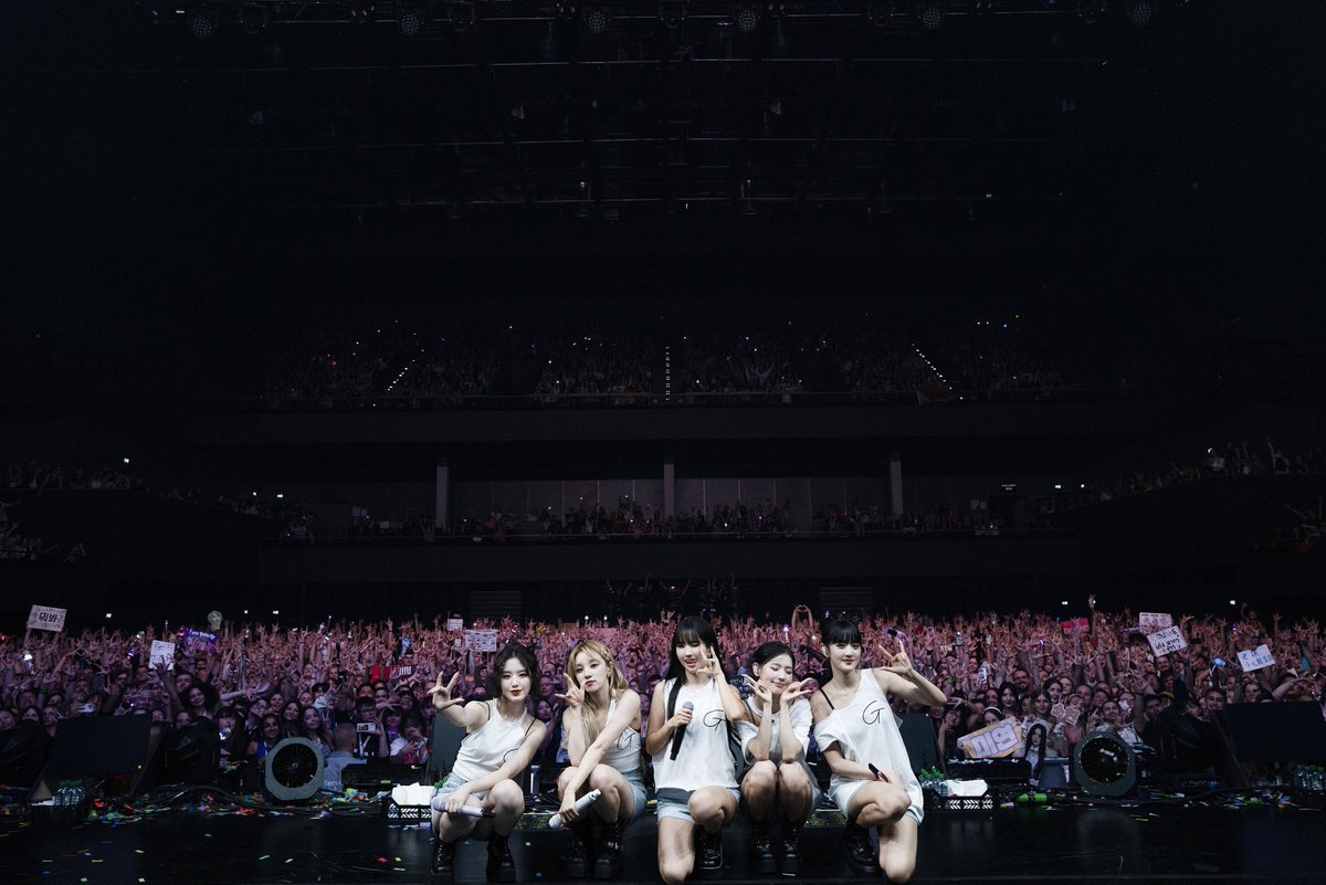 official_i_dle's tweet photo. [📸] 230919 @ #Iam_FREETY IN BERLIN DAY 2

네버버와 함께여서 페스티벌처럼 더욱 신났던 공연! 🎆
유럽 투어는 마무리되었지만, 그 추억들은 평생 간직할 거예요 🩵
마법 같은 ���루를 만들어줘서 고마워요! Danke Berlin ✨

#여자아이들 #GIDLE
#2023_GIDLE_WORLDTOUR https://t.co/1CYH51HB6M