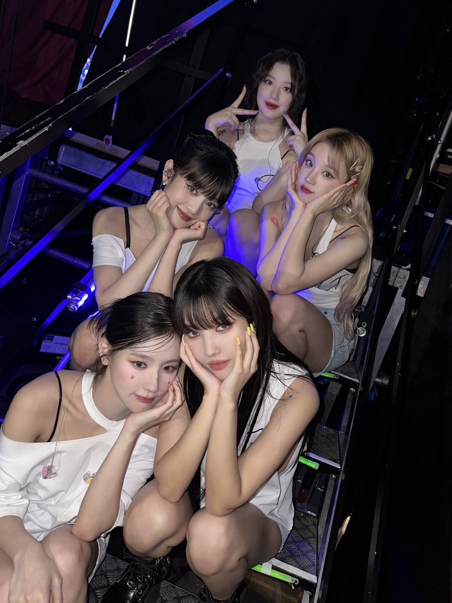 official_i_dle's tweet photo. [📸] 230919 @ #Iam_FREETY IN BERLIN DAY 2

네버버와 함께여서 페스티벌처럼 더욱 신났던 공연! 🎆
유럽 투어는 마무리되었지만, 그 추억들은 평생 간직할 거예요 🩵
마법 같은 ���루를 만들어줘서 고마워요! Danke Berlin ✨

#여자아이들 #GIDLE
#2023_GIDLE_WORLDTOUR https://t.co/1CYH51HB6M