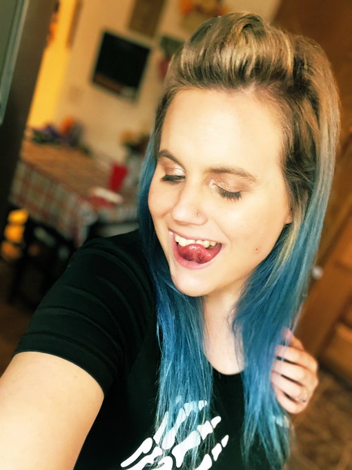 How&rsquo;s your Tuesday? https://t.co/uN0FrTEstv<a href="/tag/spicylink"class="tags"><span>#spicylink</span></a><a href="/tag/sheadevil"class="tags"><span>#sheadevil</span></a>