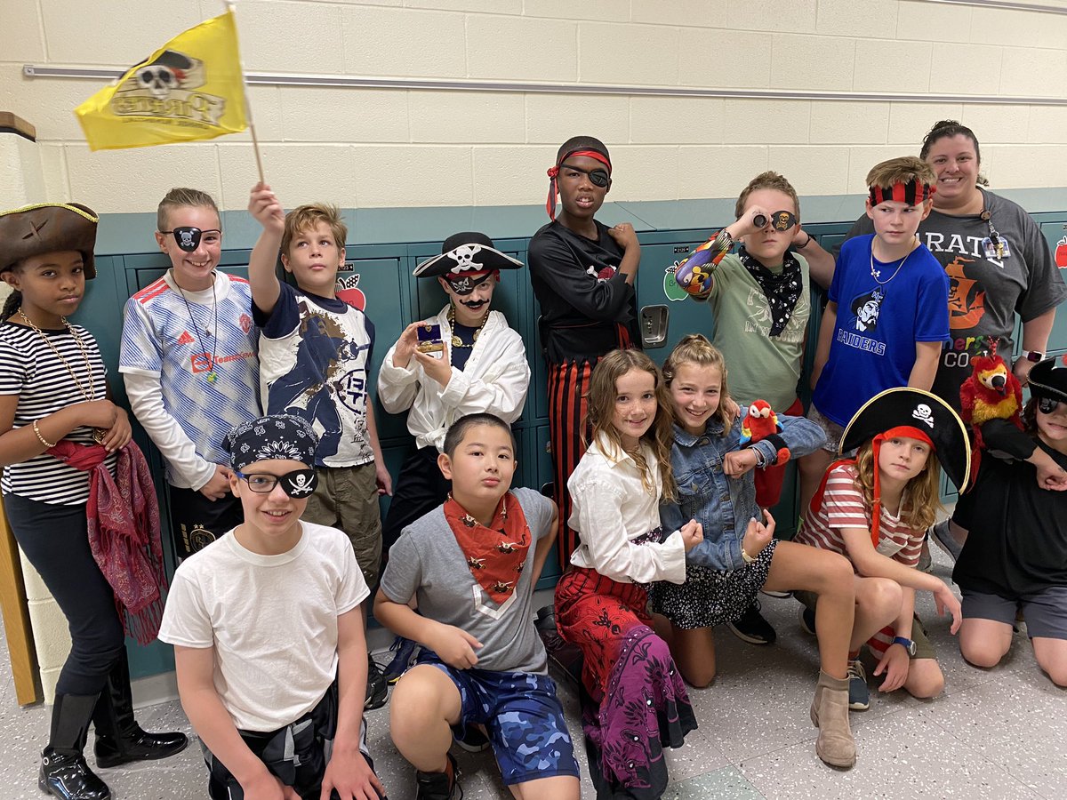 Arrrrrrrrrrrrr! We were so excited to celebrate Talk Like a Pirate Day 🏴‍☠️ We had eyepatches, hooks, parrots, and even a peg leg!