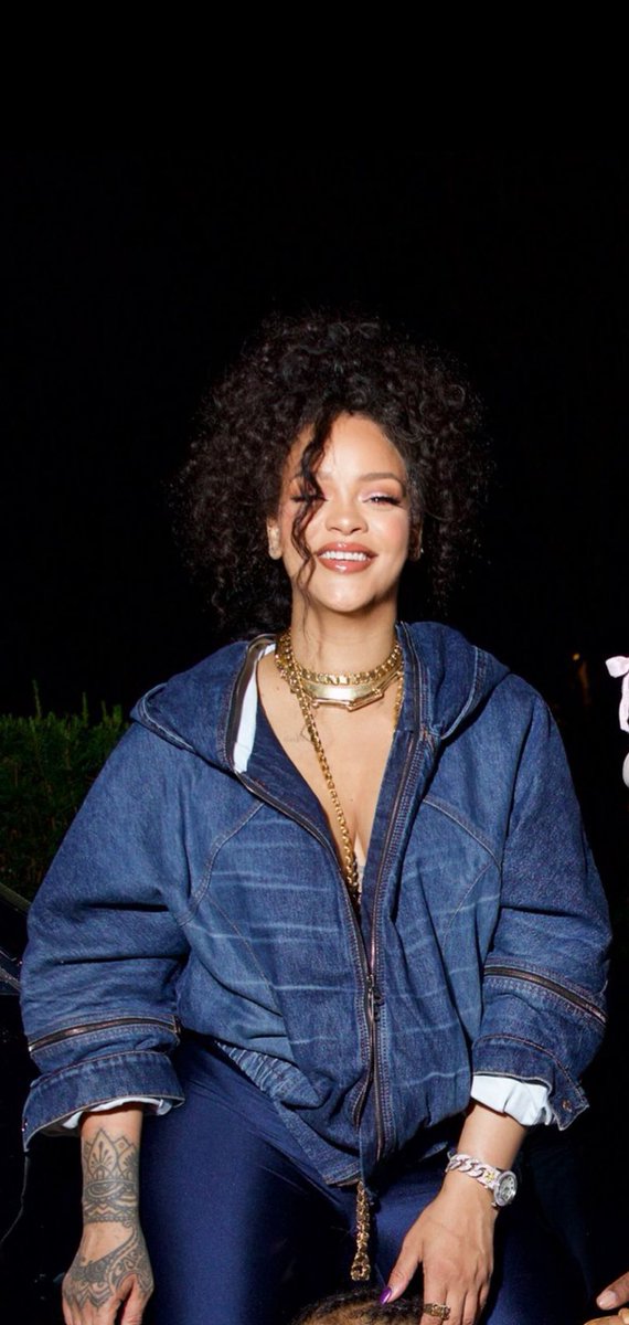Rihanna is extremely gorgeous it’s unreal 🥵