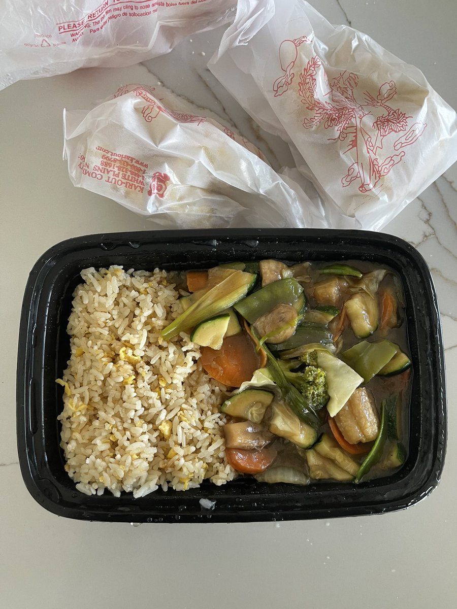 dollcakeeats's tweet photo. already ate dinner but my mom brought home chinese takeout for me and i ate it anyway because it sounded good to my brain :) https://t.co/g9NW61L1Le