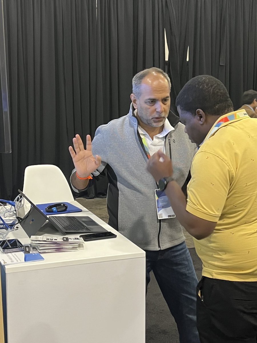 DamirB's tweet photo. Microsoft’s Oracle team in the house at Oracle CloudWorld!! #OracleCloudWorld #Microsoft #Azure https://t.co/RozT9kvqxS